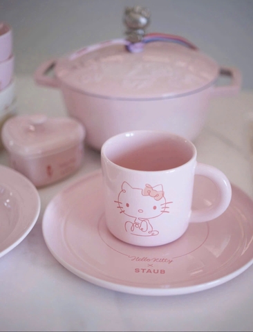 SET BÁT ĐĨA CỐC 10 MÓN STAUB HELLO KITTY ( 4 BÁT, 2 ĐĨA Floral , 2 ĐĨA Blossom , 2 CỐC)