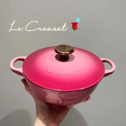 NỒI GANG SÂU LÒNG LE CREUSET MARMITE BERRY 22CM MÀU HỒNG ĐẬM