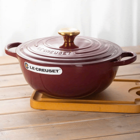 NỒI GANG SÂU LÒNG LE CREUSET MARMITE RHONE 24CM ĐỎ MẬN ( LÒNG ĐEN NÚM VÀNG)