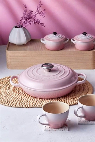 NỒI CHẢO LE CREUSET BRAISER SHELL PINK 22CM MÀU HỒNG