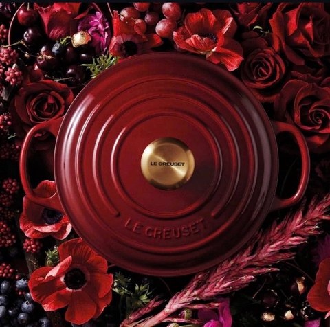 NỒI GANG SÂU LÒNG LE CREUSET MARMITE RHONE 24CM ĐỎ MẬN ( LÒNG ĐEN NÚM VÀNG)