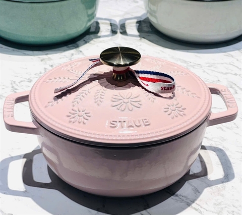 Nồi gang Staub hồng Sorbet bông lúa 16cm