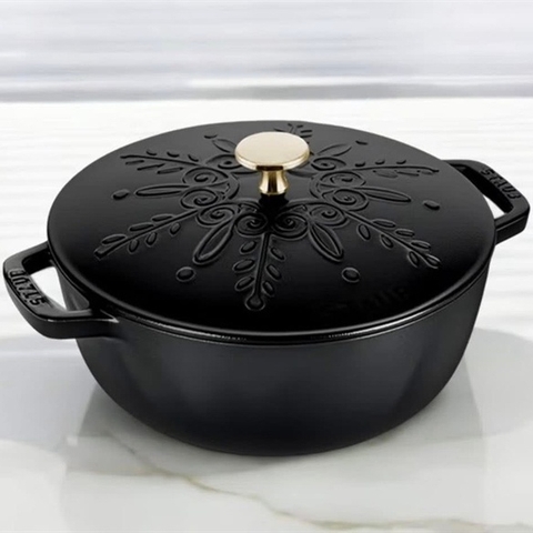 Nồi gang Staub snowflake black bông tuyết 24cm màu đen