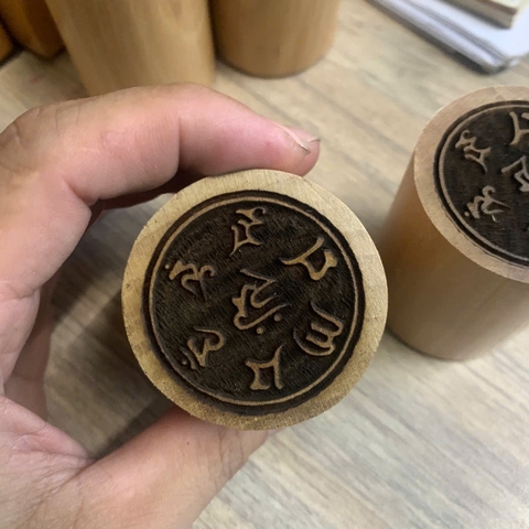 ẤN TRỤ Án mani bat me hum