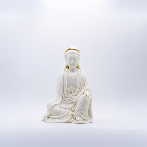 Tượng Quan Âm để tay trên đùi