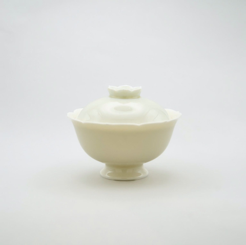 Chén khải sứ Đức Hóa nung củi miệng hoa