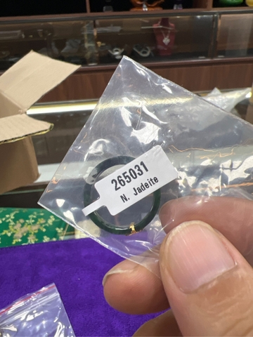 Nhẫn ngọc bọc sen