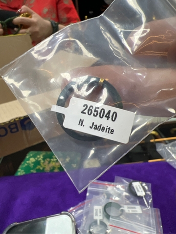 Nhẫn ngọc bọc sen