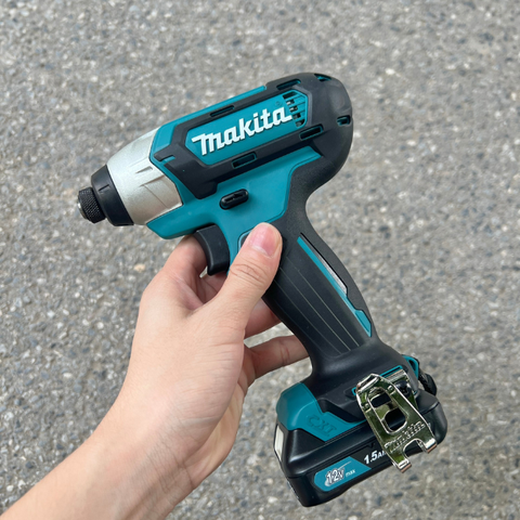 Máy vặn vít dùng pin 12V Makita TD110DSYE