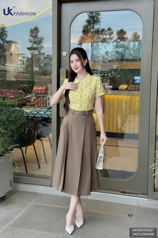 Sơ mi hoa nhí cổ sen nhọn điệu đà dễ mặc, mềm mát UKSM2505021