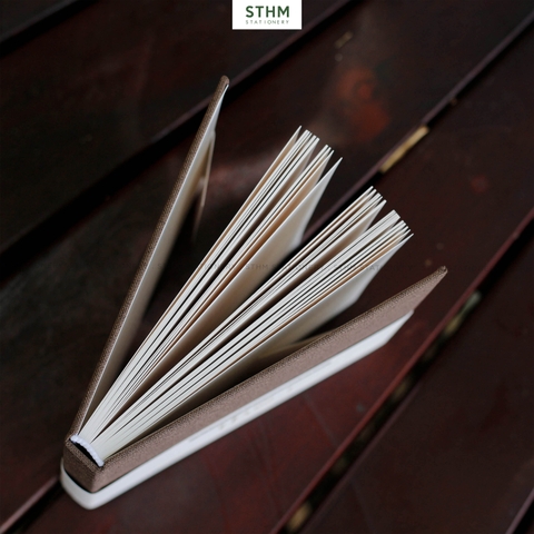 Sổ tay may chỉ bìa cứng bọc vải The.r Sketchbook giấy kem 190gsm