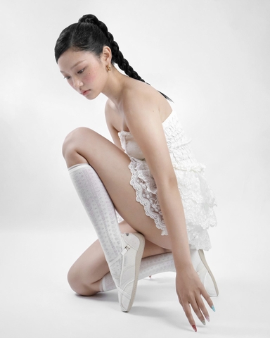Tất Nữ Cổ Cao Họa Tiết Ren Amont Bella AT01