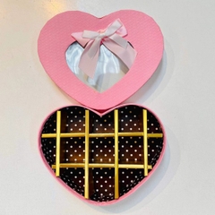 Hộp socola trái tim 13 viên ô kính