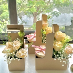 Set quà tặng 1 bánh kèm hoa tươi (kraft)