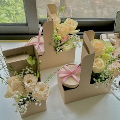 Set quà tặng 1 bánh kèm hoa tươi (kraft)