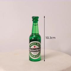 Chai bia Heniken trang trí bánh