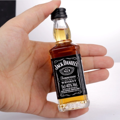 Chai rượu Jack trang trí bánh