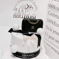 Túi nhựa Chanel đen trang trí bánh