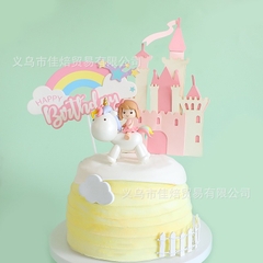 Bé gái cưỡi ngựa trắng trang trí bánh