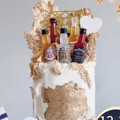 Chai rượu Chivas trang trí bánh