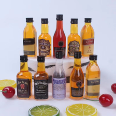 Chai rượu Chivas trang trí bánh