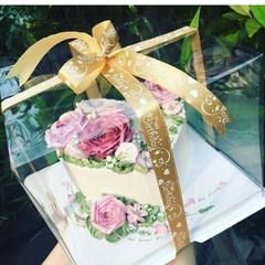 Hộp nhựa trong đựng bánh gato trong đế trắng 22x22x18cm