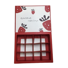 Hộp socola 12 viên hình quả dâu