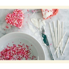 Kẹo trang trí tim trắng, hồng, đỏ có lỗ 50g