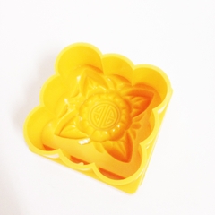 Khuôn Trung Thu Nhận 200g - L8