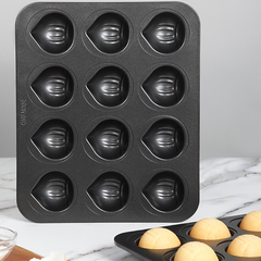 Khuôn bánh hình 12 hình quả thông màu đen WK9876