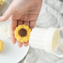 Khuôn trung thu lò xo 2 mặt hoa hướng dương 50g