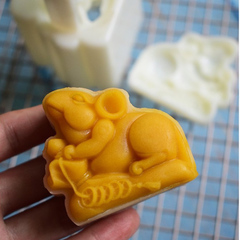 Khuôn trung thu lò xo 50g hình con con chuột