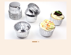 Cup giấy muffin viền nhũ bạc (50c)