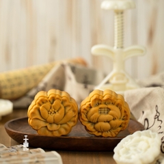 Khuôn trung thu lò xo 2 mặt hoa trà hoa sen 75g