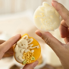 Khuôn trung thu lò xo 1 mặt thỏ ngọc 75g