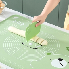 Set 3 món thảm silicone 45x60cm + miếng cắt bột + cán lăn bột hình động vật
