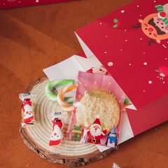 Túi giấy nắp gập nơ đỏ Merry Chrismas 20x15x8cm (10c)