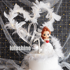 Que cắm lông trái tim trắng trang trí bánh