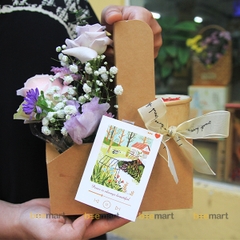 Set quà tặng 1 bánh kèm hoa tươi (kraft)