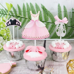 Set que váy, vương miện hồng