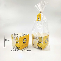 Túi và hộp giấy đựng bánh đế vuông thành cao hình gấu (7,5*7,5*8,5cm)