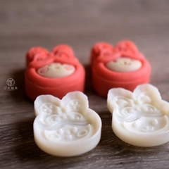 Khuôn trung thu lò xo 2 mặt thỏ hồng 50g