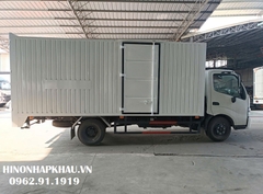 Xe Tải Hino 5 Tấn XZU730L Thùng Kín Container Dài 5,7m