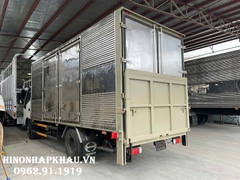 Xe Tải Hino 3.5 Tấn Thùng Kín Bửng Nâng 2 Cửa Hông 2 Bên XZU720L