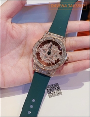 set-dong-ho-nu-davena-mat-xoay-ngoi-sao-dinh-da-swarovski-rose-gold-day-silicone-xanh-timesstore-vn