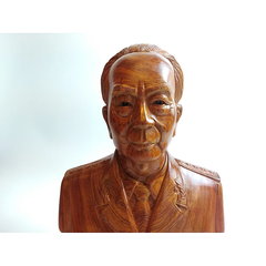 Tượng chân dung đại tướng Võ Nguyên Giáp gỗ hương