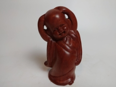 Chú tiểu đưa tay lên đầu	- HT_54020321