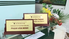 Biển chức danh lãnh đạo để bàn - KH Trụ sở chính Agribank