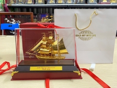 Mô hình thuyền buồm mạ vàng 24k sang trọng