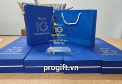 Kỉ niệm chương pha lê cánh buồm kỉ niệm 10 năm thành lập Công ty